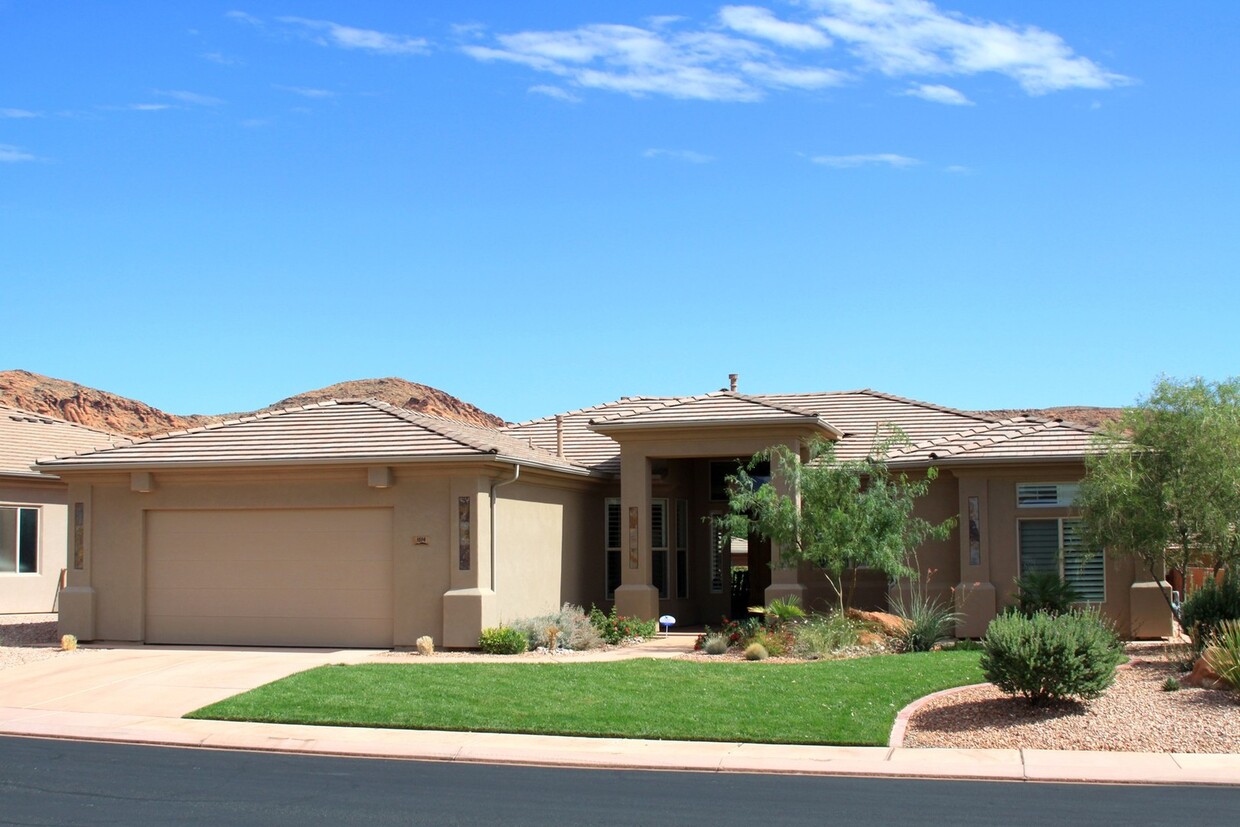 Primary Photo - Stunning home near Snow Canyon, With Commu...