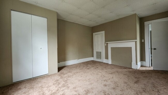 Building Photo - Renovated House for Rent