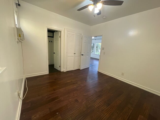 Building Photo - BEAUTIFUL KTOWN 1BR JUST BECOMING AVAILABLE!!