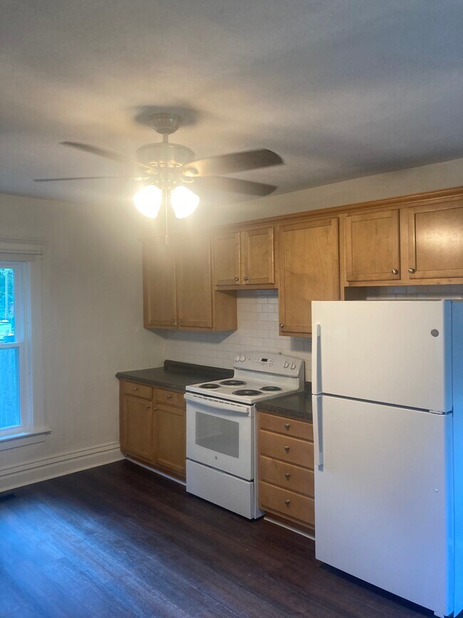 Foto del edificio - 9816 Bateman Avenue