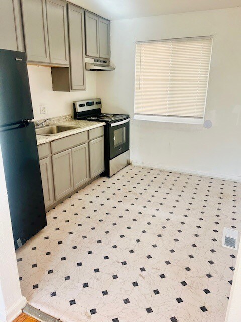 Foto del edificio - 8721 Natural Bridge Rd