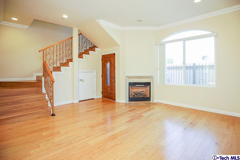 Primary Photo - 735 E Angeleno Ave