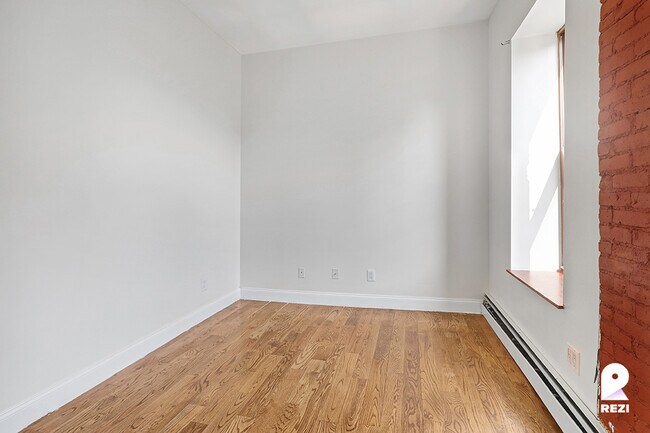 Building Photo - 2159 5th Ave