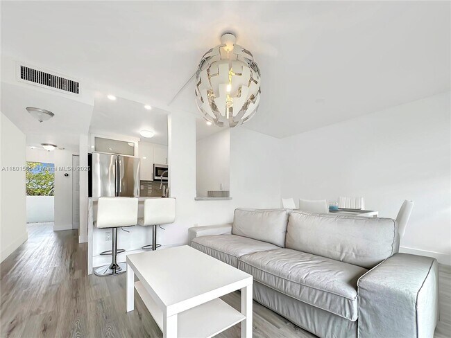 Foto del edificio - 3868 NE 169th St