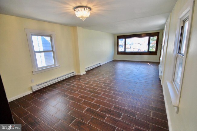 Building Photo - 107 9th Ave