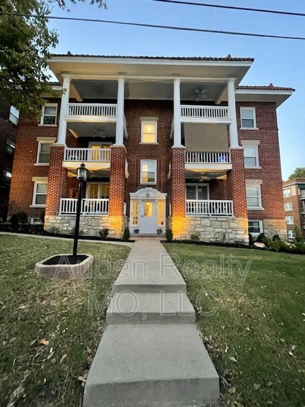 Building Photo - 1602 W 37th St