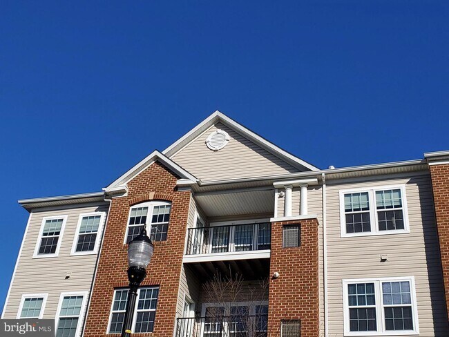 Building Photo - 7559 Stoney Run Dr