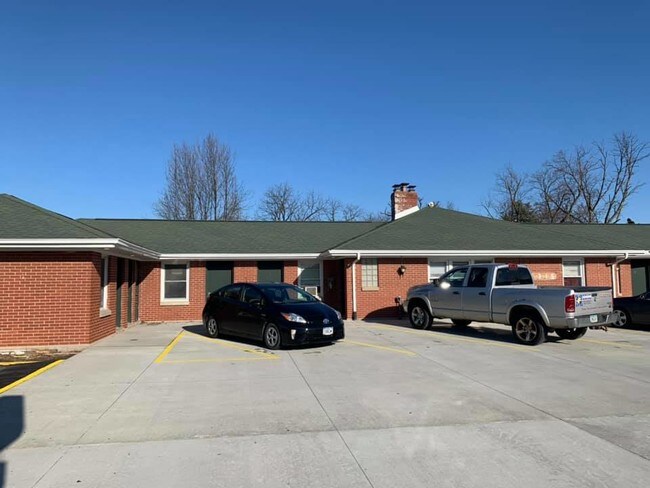 Estacionamiento con acceso para vehículos - 1315 1st W St