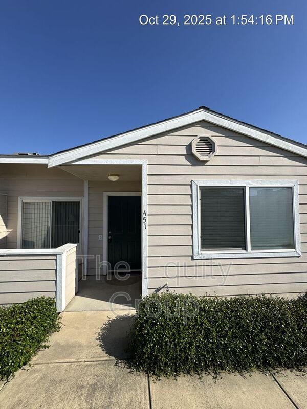 Foto del edificio - 451 N Park St