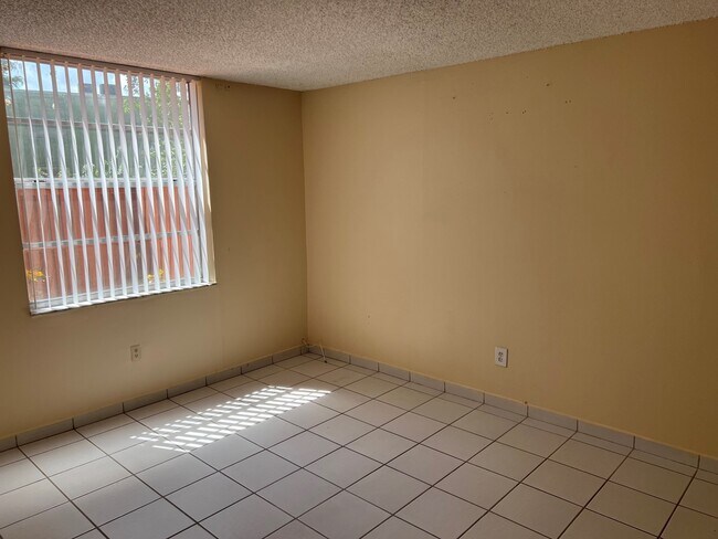 Foto del edificio - 8303 SW 142nd Ave