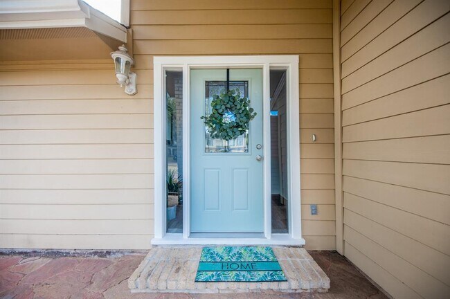 Building Photo - 15907 Boulder Oaks Dr