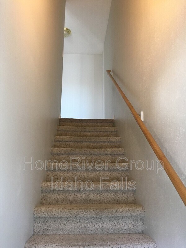 Building Photo - 3530 Greenfield Dr