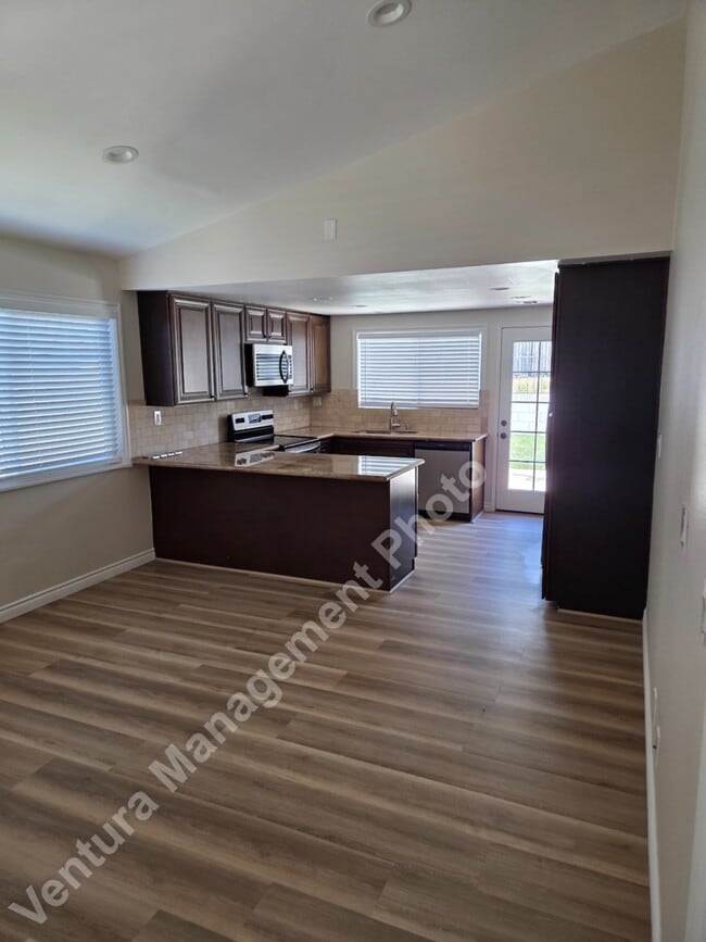 Building Photo - 5665 Meadow Vista Wy