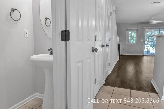 Foto del edificio - 8100 Shadow Oak Dr