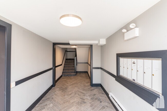 Building Photo - 3937 N Janssen Ave