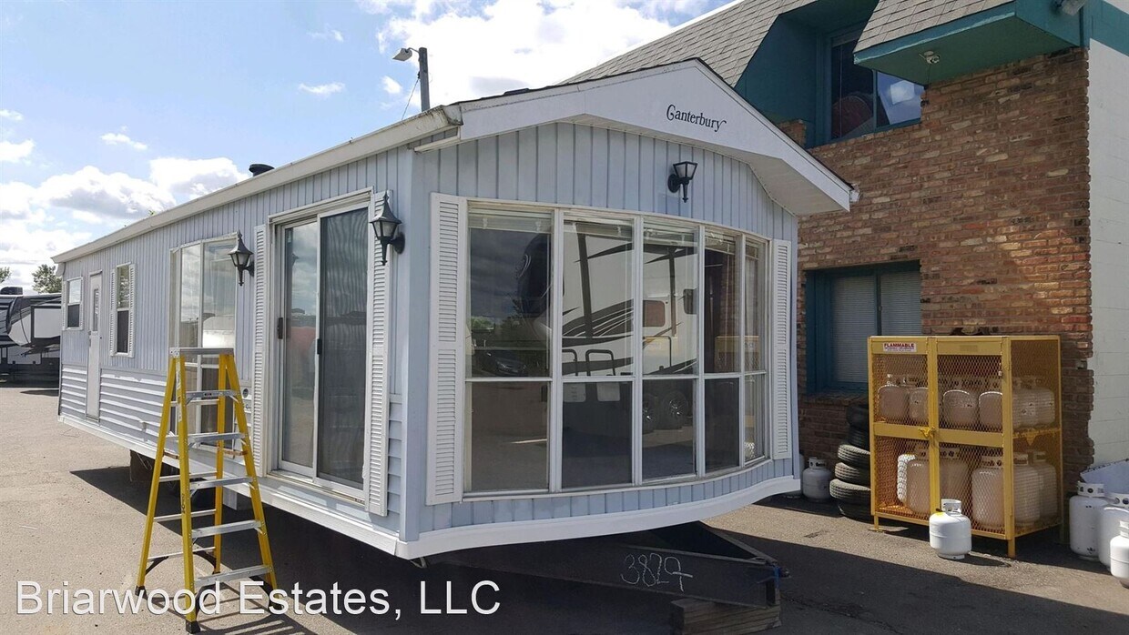 Building Photo - 8365 Southern Dr