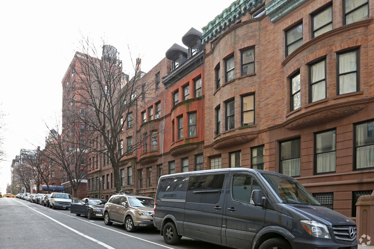 Building Photo - 326 W 77th St
