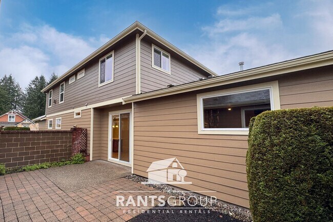 Foto del edificio - Meticulously Updated Townhome in Gated Community – Low Maintenance & Move-In Ready!