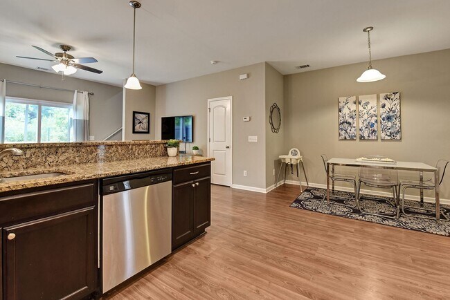 Foto del edificio - 3 Bedroom Townhouse