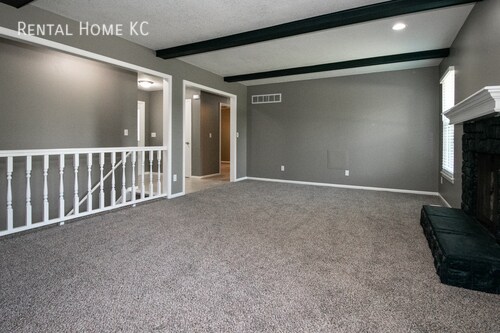 Building Photo - 15400 W 151st Terrace
