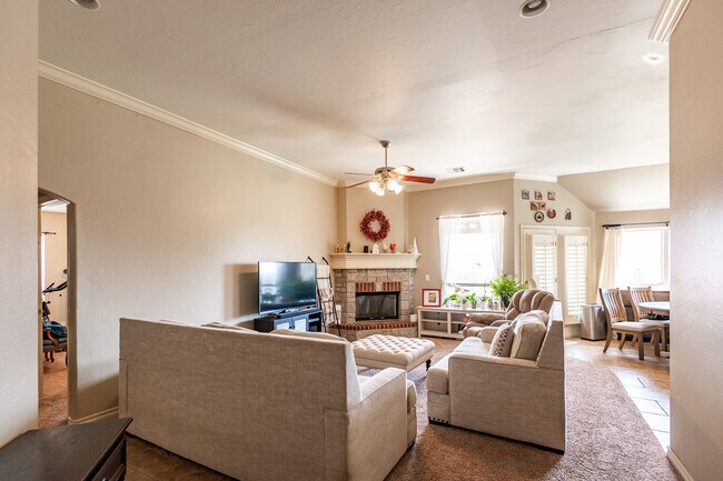 Sala de estar - 313 Kody Ct