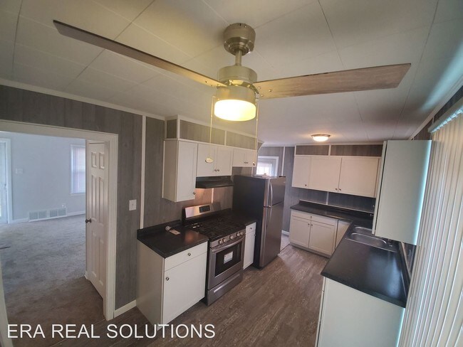 Building Photo - 2 br, 1 bath House - 553 S Everett Av