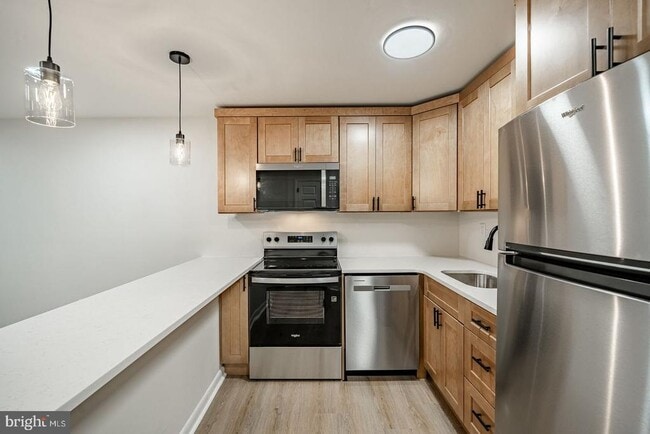 Building Photo - 300 N Penn St