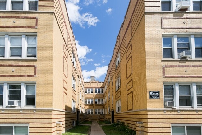Building Photo - 4409 N Kenneth Ave