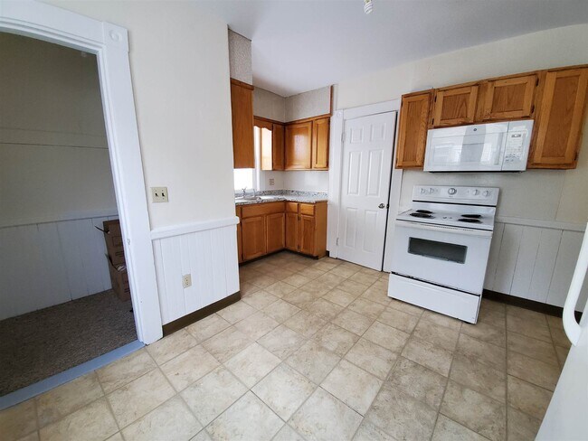 Building Photo - 36 6th St