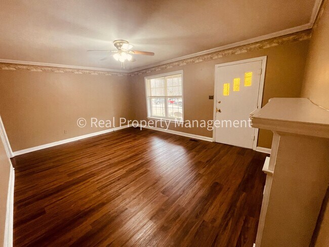 Foto del edificio - Nice 2 Bedroom 1 Bath Duplex in Park Hill ...