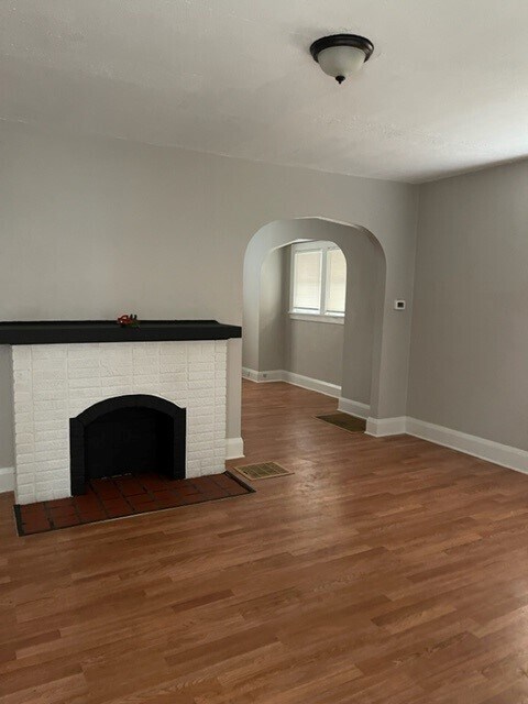 Building Photo - 2022 Mansfield Rd
