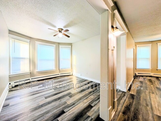 Building Photo - 61 Delos St W