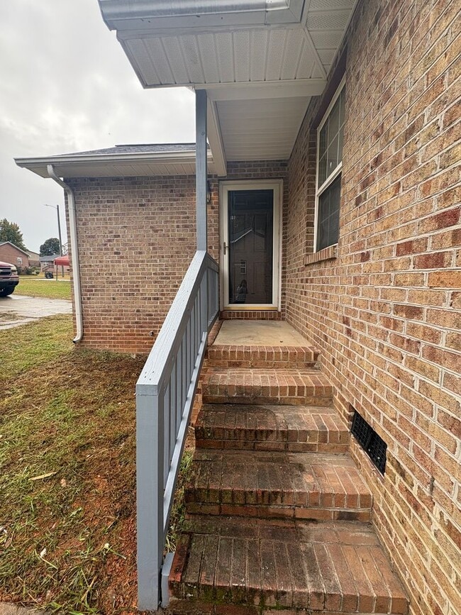 Building Photo - Modern Comfort Meets Peaceful Living – Only $1,600/mo! ?