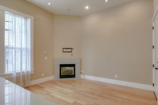 Photo - Completely Renovated Top Floor Unit in Vic... House