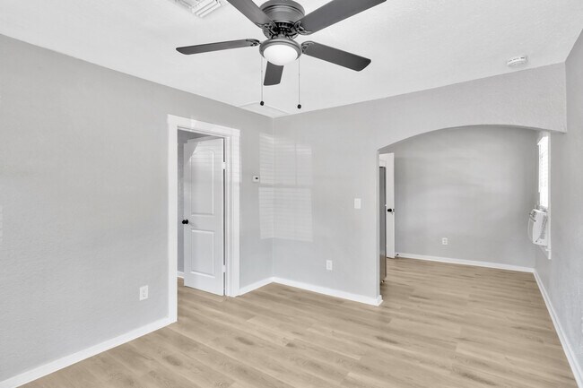 Building Photo - 1485 Hamlet Ave