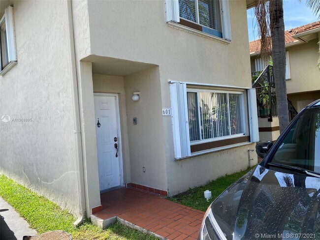 Building Photo - 531 NW 82nd Ave 601 Miami Fl 33126