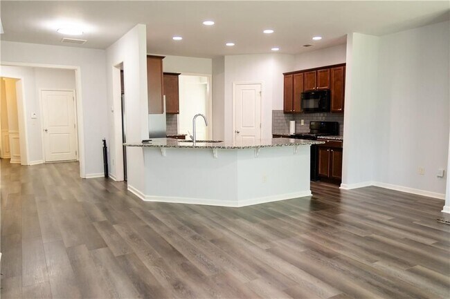 Building Photo - 4960 Ducote Trail