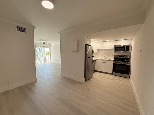 Building Photo - Deerfield East