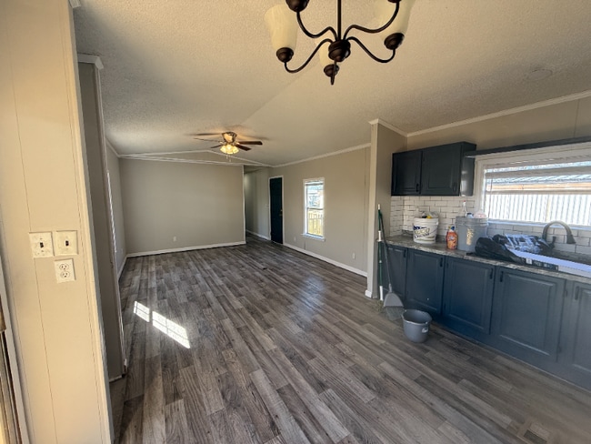 Building Photo - 80 Redwood Ln