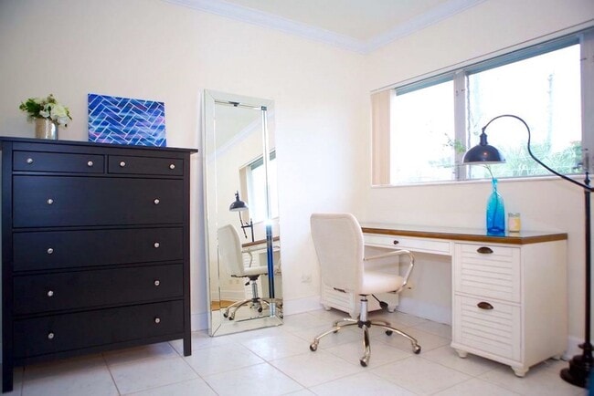 Interior Photo - Cynthia Gardens