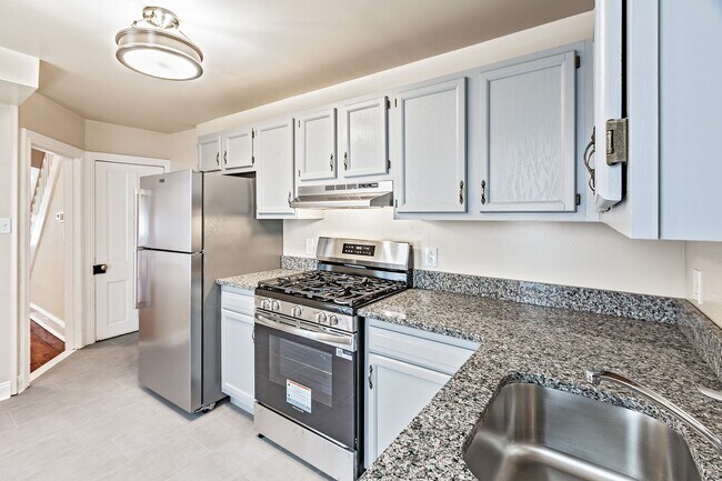 Foto del edificio - 3 bedroom, 1 bath, newly renovated home in Little Italy