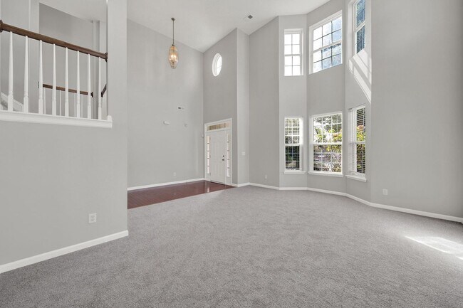 Foto del edificio - Stunning 6 Bed 3.5 Bath Home in Davidson!