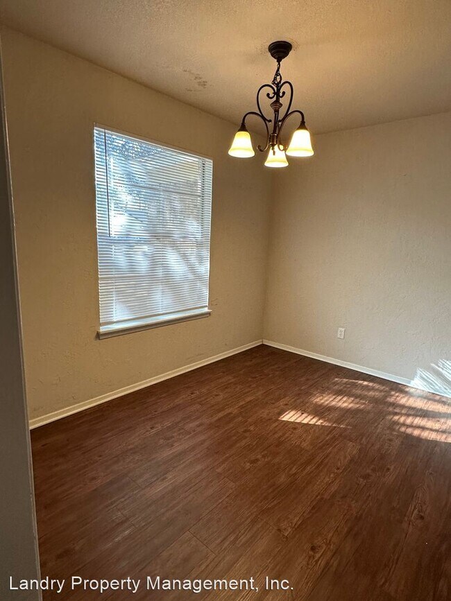 Building Photo - 3 br, 2 bath House - 1002 Ivanhoe