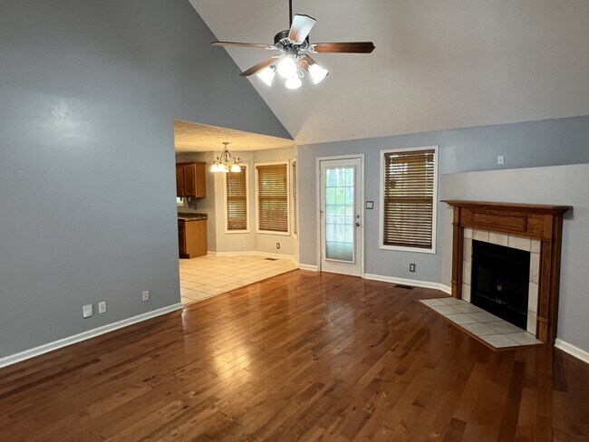Foto del edificio - 1457 Cedar Springs Cir