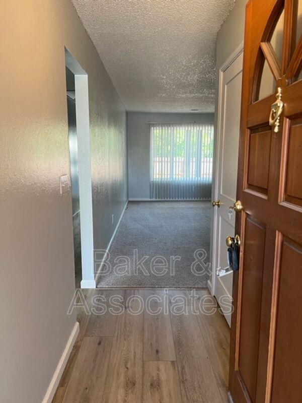 Foto del edificio - 400 Korbel Pl