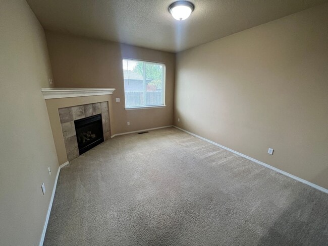 Foto del edificio - 2 Bed/1.5 Bath Townhome Near the Old Mill