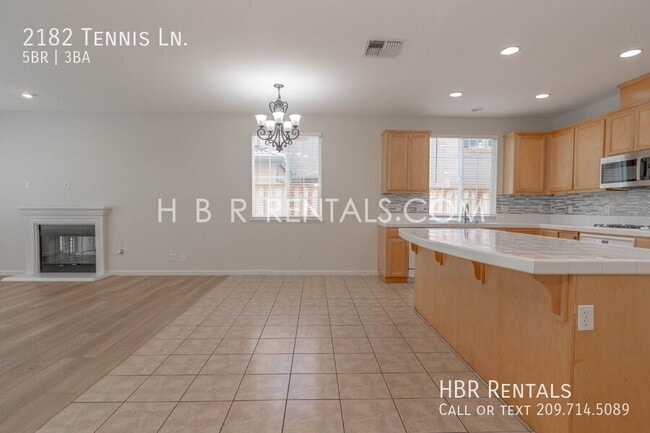 Building Photo - 2182 Tennis Ln
