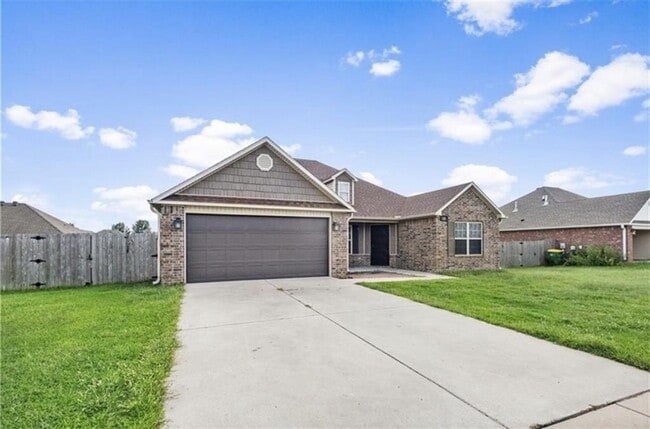 Building Photo - 611 Lasso Ln