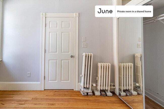 Building Photo - Room in Shared 5 bed/2 bath home