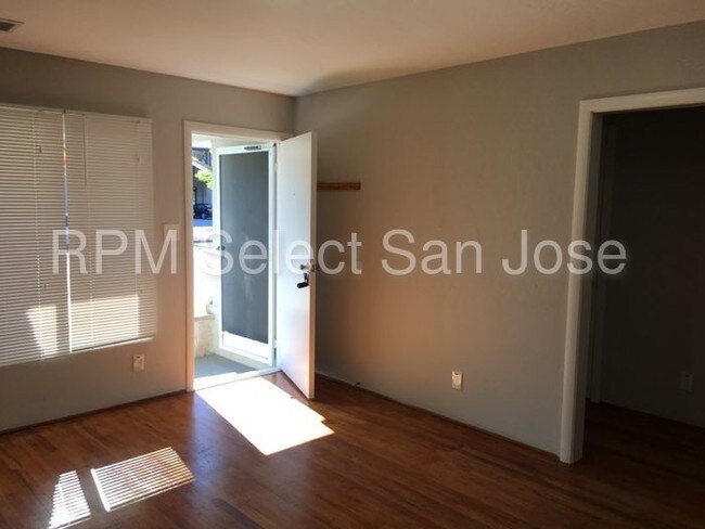Foto del edificio - 311 W 6th St